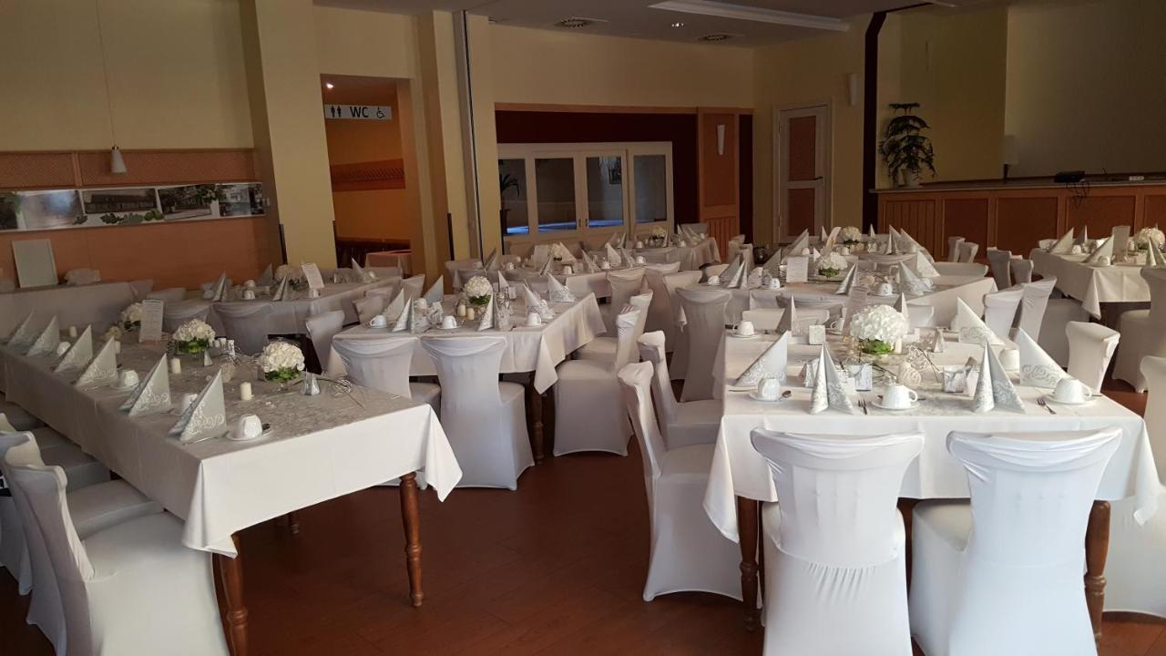Hotel & Gasthaus Zum Eichenkranz Luckenwalde Εξωτερικό φωτογραφία